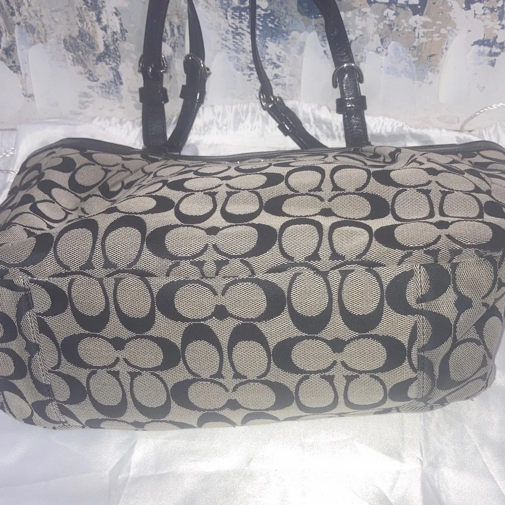 Vintage Authentic Coach Signature Medium Tote Black and White 2012 - Picture 7 of 16